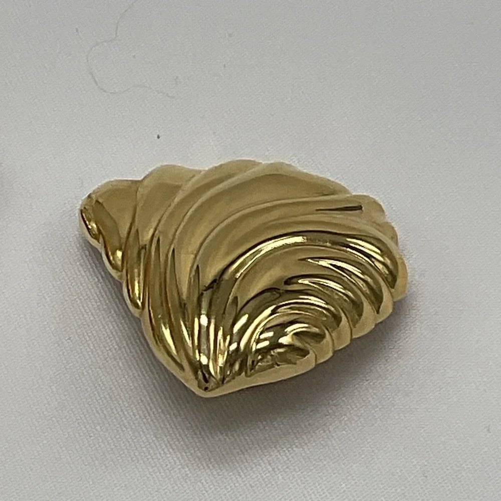 Vintage Christian Dior Gold Tone Shell Clip On Earrings Ribbed Signed Designer - Picture 8 of 12